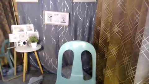 Snapshot of slutqueen_raz chatting on January 2025 04:40:01 PM Raz online show from January 2025 04:40:01 PM