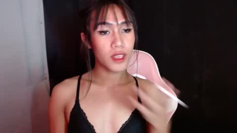 Snapshot of slutqueen_raz chatting on February 2025 04:16:02 PM Raz online show from February 2025 04:16:02 PM