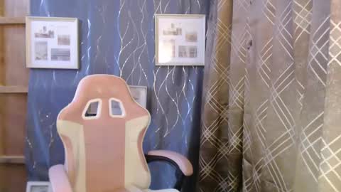 Snapshot of slutqueen_raz chatting on March 2025 07:08:02 AM Raz online show from March 2025 07:08:02 AM