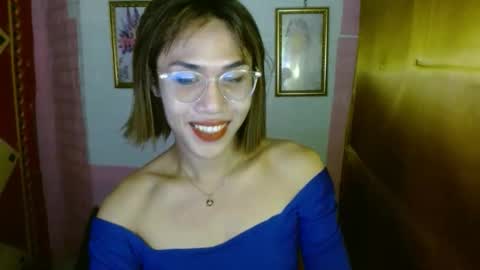 Snapshot of slutqueen_raz chatting on October 2025 12:00:02 AM Raz online show from October 2025 12:00:02 AM