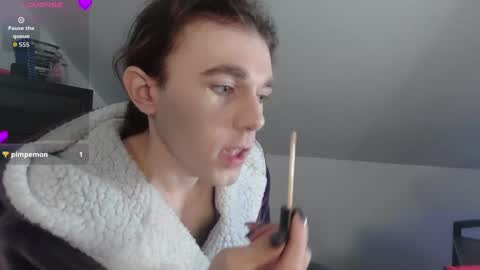 Snapshot of sluttyhorrorparty chatting on November 2025 06:18:02 PM Natsu online show from November 2025 06:18:02 PM