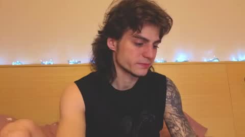 Gus online show from April 2026 07:16:01 PM