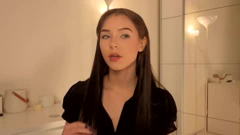 Lily online show from November 2025 02:11:01 PM