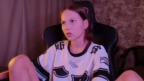 Snapshot of small_emma0 chatting on September 2025 04:41:02 PM Emma online show from September 2025 04:41:02 PM