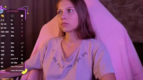 Snapshot of small_emma0 chatting on September 2025 04:09:02 PM Emma online show from September 2025 04:09:02 PM