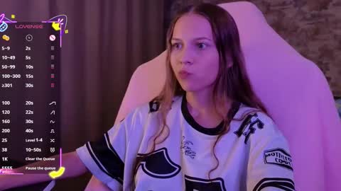 Snapshot of small_emma0 chatting on December 2025 06:57:02 PM Emma online show from December 2025 06:57:02 PM