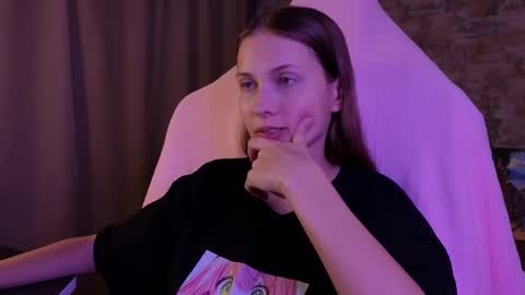 Snapshot of small_emma0 chatting on January 2026 08:14:02 PM Emma online show from January 2026 08:14:02 PM