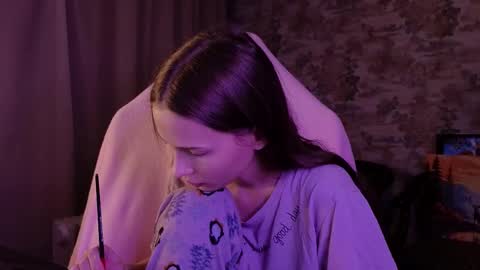 Snapshot of small_emma0 chatting on February 2026 04:33:01 PM Emma online show from February 2026 04:33:01 PM