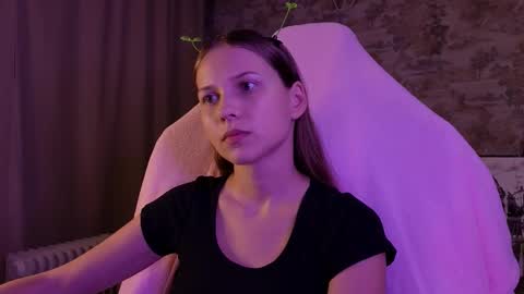 Snapshot of small_emma0 chatting on February 2026 09:04:01 PM Emma online show from February 2026 09:04:01 PM