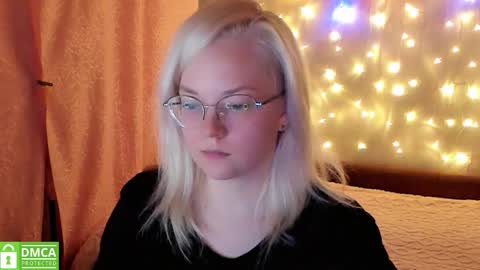 smallimpmeili online show from November 2025 08:00:01 PM