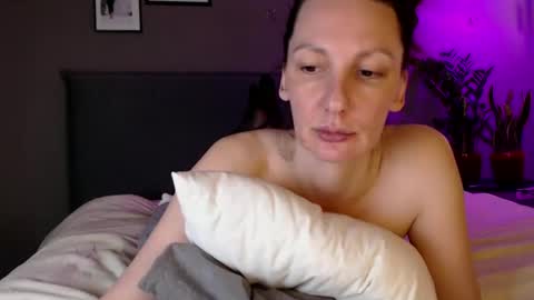 Anna no bbbbybybbabebyy just Anna. And dont call me mom please. online show from February 2025 04:10:02 PM