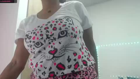 Snapshot of smilet_milf chatting on January 2025 11:51:01 AM Smileth online show from January 2025 11:51:01 AM