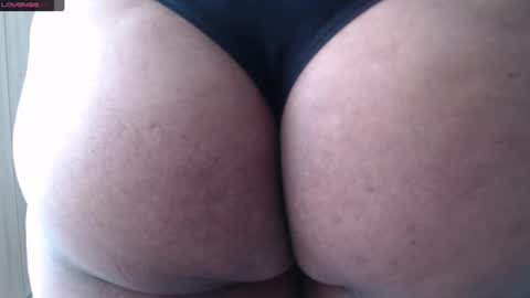 Snapshot of smilet_milf chatting on January 2025 06:38:02 PM Smileth online show from January 2025 06:38:02 PM