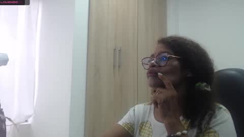 Snapshot of smilet_milf chatting on January 2025 11:28:01 AM Smileth online show from January 2025 11:28:01 AM