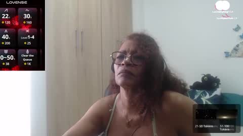 Snapshot of smilet_milf chatting on February 2025 03:41:02 PM Smileth online show from February 2025 03:41:02 PM