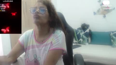 Snapshot of smilet_milf chatting on February 2025 12:06:01 PM Smileth online show from February 2025 12:06:01 PM