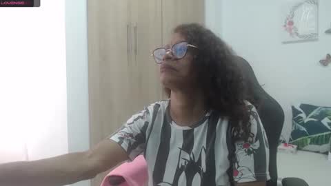 Snapshot of smilet_milf chatting on February 2025 11:44:02 AM Smileth online show from February 2025 11:44:02 AM