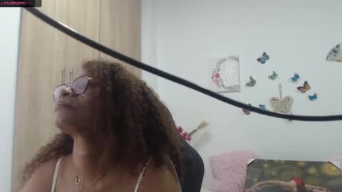 Snapshot of smilet_milf chatting on February 2025 11:52:01 AM Smileth online show from February 2025 11:52:01 AM