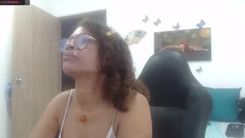 Snapshot of smilet_milf chatting on March 2025 11:47:02 AM Smileth online show from March 2025 11:47:02 AM