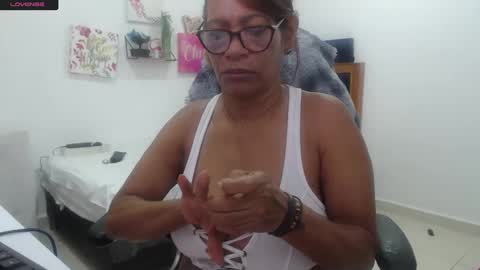 Snapshot of smilet_milf chatting on September 2025 02:29:02 PM Smileth online show from September 2025 02:29:02 PM