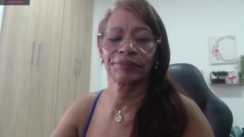 Snapshot of smilet_milf chatting on November 2025 12:06:01 PM Smileth online show from November 2025 12:06:01 PM