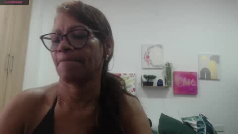 Snapshot of smilet_milf chatting on November 2025 12:23:02 PM Smileth online show from November 2025 12:23:02 PM