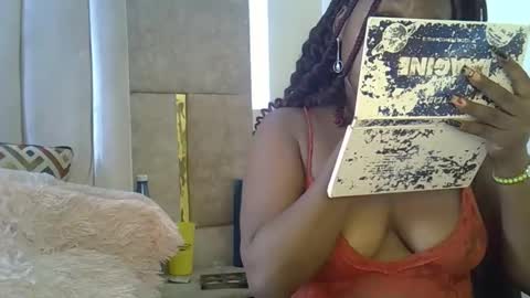 smiley_berry online show from October 2025 01:00:02 PM