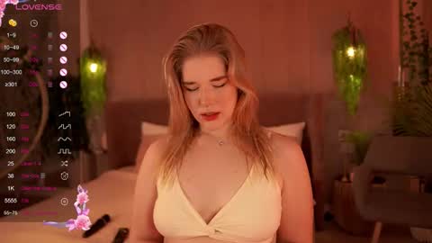 Mia online show from September 2025 05:07:02 AM