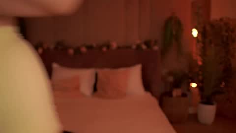 Mia online show from September 2025 05:09:01 AM