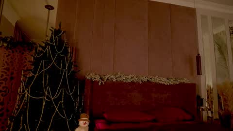 Mia online show from January 2026 05:01:02 AM