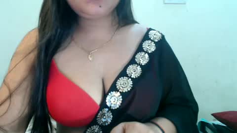 Snapshot of smiley_queen99 chatting on June 2026 04:48:01 AM smiley online show from June 2026 04:48:01 AM