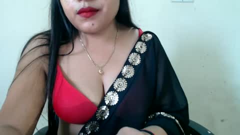 Snapshot of smiley_queen99 chatting on July 2026 07:48:01 AM smiley online show from July 2026 07:48:01 AM
