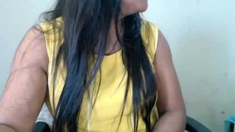 Snapshot of smiley_queen99 chatting on July 2026 10:33:01 AM smiley online show from July 2026 10:33:01 AM