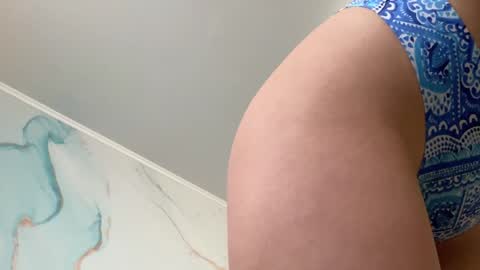 smiling_riddle online show from December 2024 10:06:02 AM