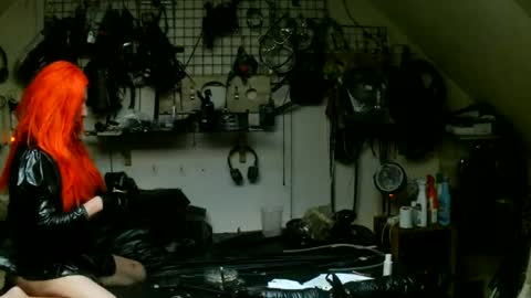 Snapshot of smokeslut365 chatting on June 2026 11:07:02 PM smokeslut365 online show from June 2026 11:07:02 PM