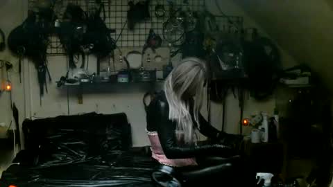 Snapshot of smokeslut365 chatting on June 2026 02:12:01 AM smokeslut365 online show from June 2026 02:12:01 AM
