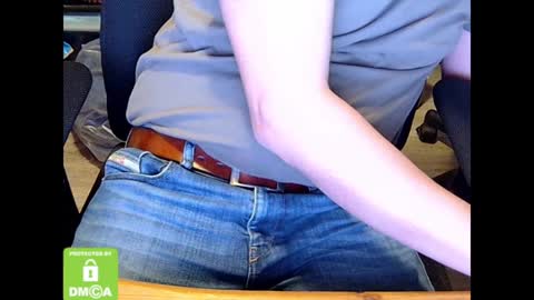 Snapshot of sneakybill82 chatting on January 2025 07:10:01 AM Sneakybill online show from January 2025 07:10:01 AM