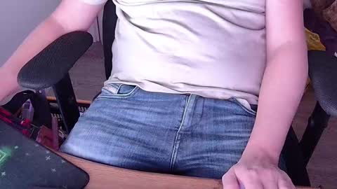 Snapshot of sneakybill82 chatting on November 2025 09:25:02 PM Sneakybill online show from November 2025 09:25:02 PM