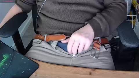 Snapshot of sneakybill82 chatting on December 2025 10:58:02 PM Sneakybill online show from December 2025 10:58:02 PM