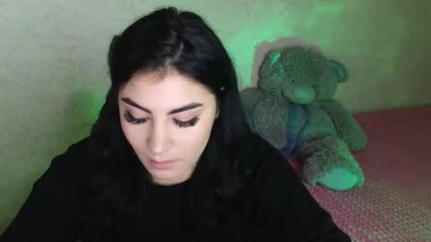 Olivia online show from October 2025 05:00:01 PM