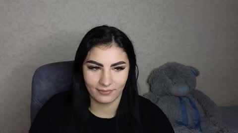 Olivia online show from October 2025 03:44:01 PM