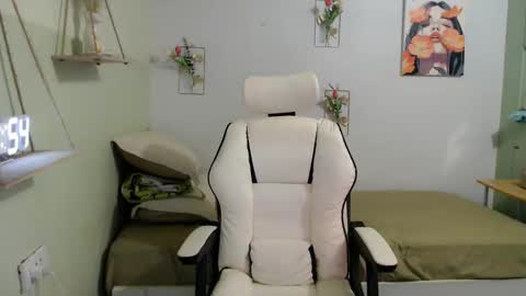 snow_2000 online show from December 2024 08:47:01 AM