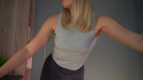 Candice Snow online show from February 2025 10:36:02 AM