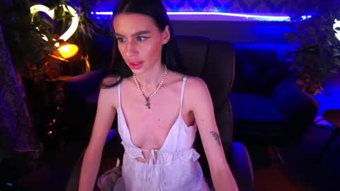 snow_whiteeex online show from January 2025 05:53:01 PM