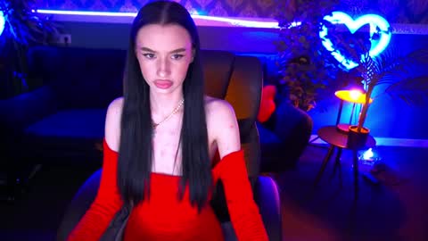 snow_whiteeex online show from February 2025 07:46:01 PM