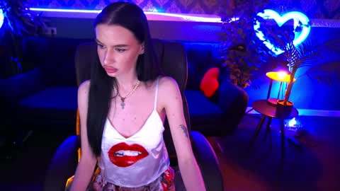 snow_whiteeex online show from February 2025 10:49:02 PM