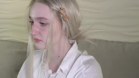 Snapshot of snowflakeskitty chatting on May 2026 05:35:02 AM Ellie online show from May 2026 05:35:02 AM