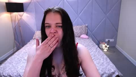 Snapshot of snowwhite_bella chatting on May 2026 06:47:01 PM snowwhite_bella online show from May 2026 06:47:01 PM