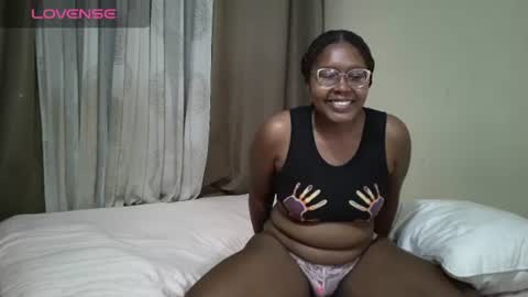 Snapshot of soaking_slut_layla chatting on July 2026 04:52:01 AM Layla - The Soaking Slut online show from July 2026 04:52:01 AM