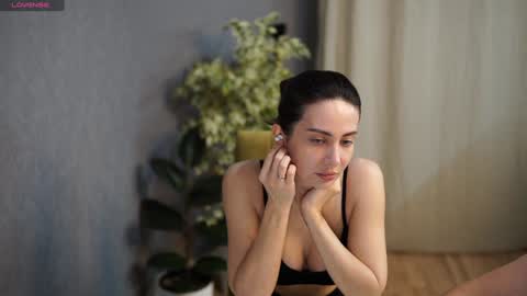 Yesenia online show from January 2025 10:02:02 PM